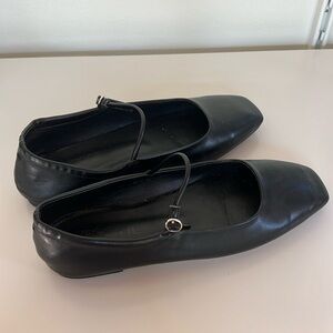 Black ballet flats